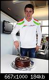     
: Paul_di_Resta_25_birthday_cake_cut_chi11.jpg
: 533
:	183.8 
ID:	2307