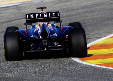 Болид Red Bull RB7 с логотипом Infiniti