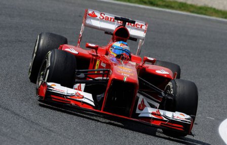 Фернандо Алонсо в гонке на Гран При Испании 2013