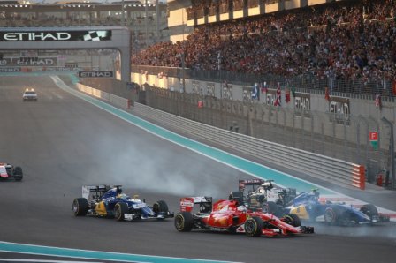 Старт гонки на Гран При Абу-Даби 2015