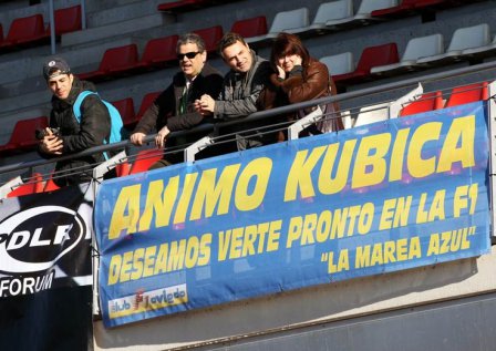 Баннер в поддержку Роберта Кубицы на тестах в Барселоне 2011