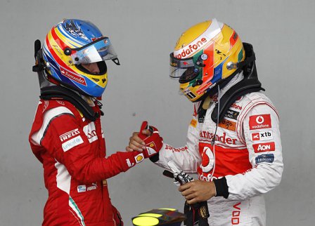 Фернандо Алонсо и Льюис Хэмилтон после гонки на ГП Германии 2011